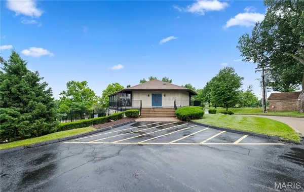 $209,900 | 3115 Autumn Trace Drive, Maryland Heights, MO 63043