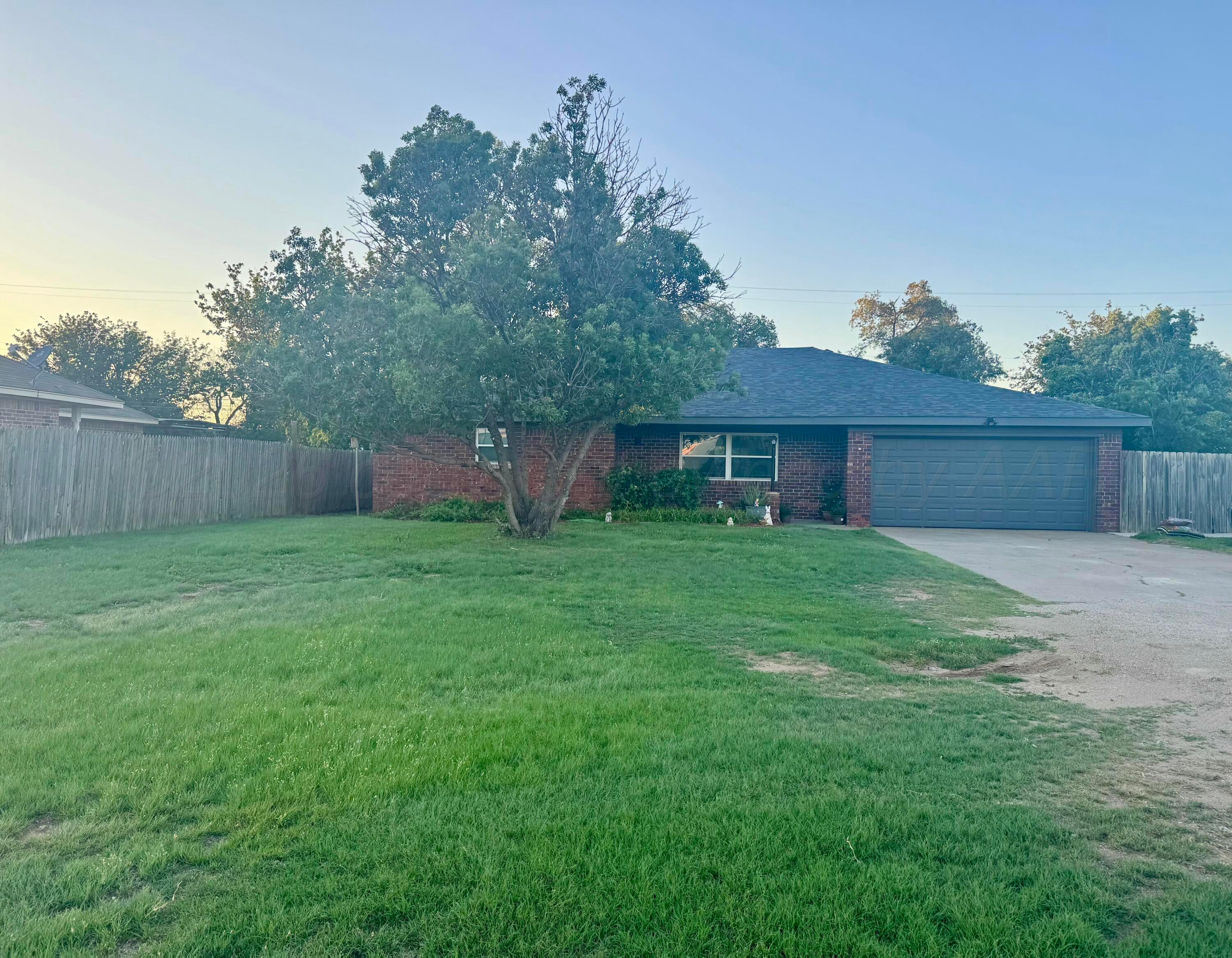 4836 Hillside Road Amarillo, TX 79109 - Photo 2 of 34 Large Yard