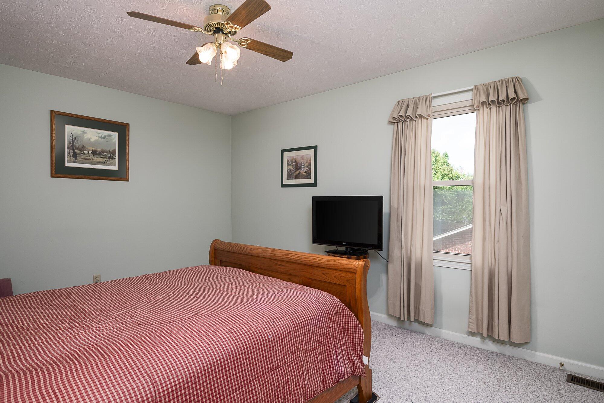 409 Ryne Court Versailles, KY 40383 - Photo 18 of 24 409_ryne_ct_8_8_23-018.jpg-SMALL