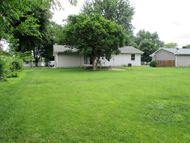 332 Erickson Road Rochelle, IL 61068 - Photo 2 of 6