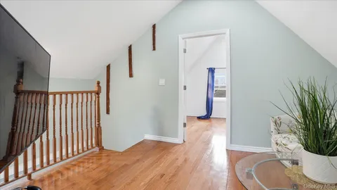 $799,999 | 56 Northumberland Gate, Lynbrook, NY 11563