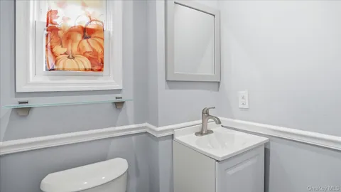 $799,999 | 56 Northumberland Gate, Lynbrook, NY 11563