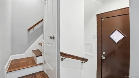 $799,999 | 56 Northumberland Gate, Lynbrook, NY 11563