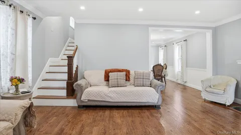 $799,999 | 56 Northumberland Gate, Lynbrook, NY 11563