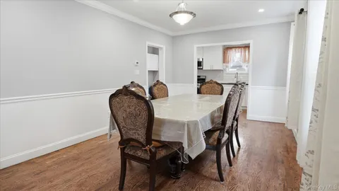 $799,999 | 56 Northumberland Gate, Lynbrook, NY 11563