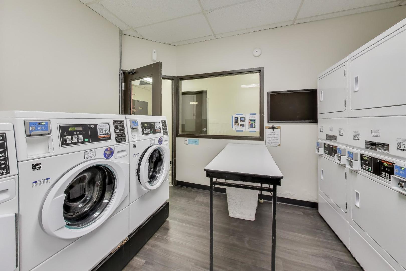 780 South Federal Street, Unit 903 Chicago, IL 60605 - Photo 23 of 31 a view of a kitchen with washer and dryer