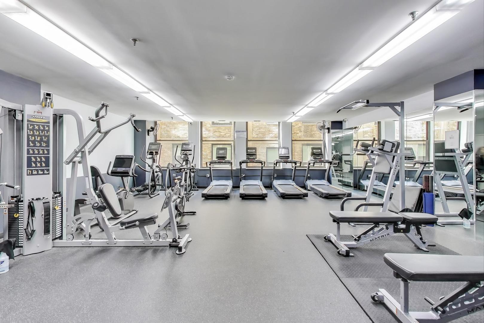 780 South Federal Street, Unit 903 Chicago, IL 60605 - Photo 26 of 31 a view of a livingroom with furniture and a living room