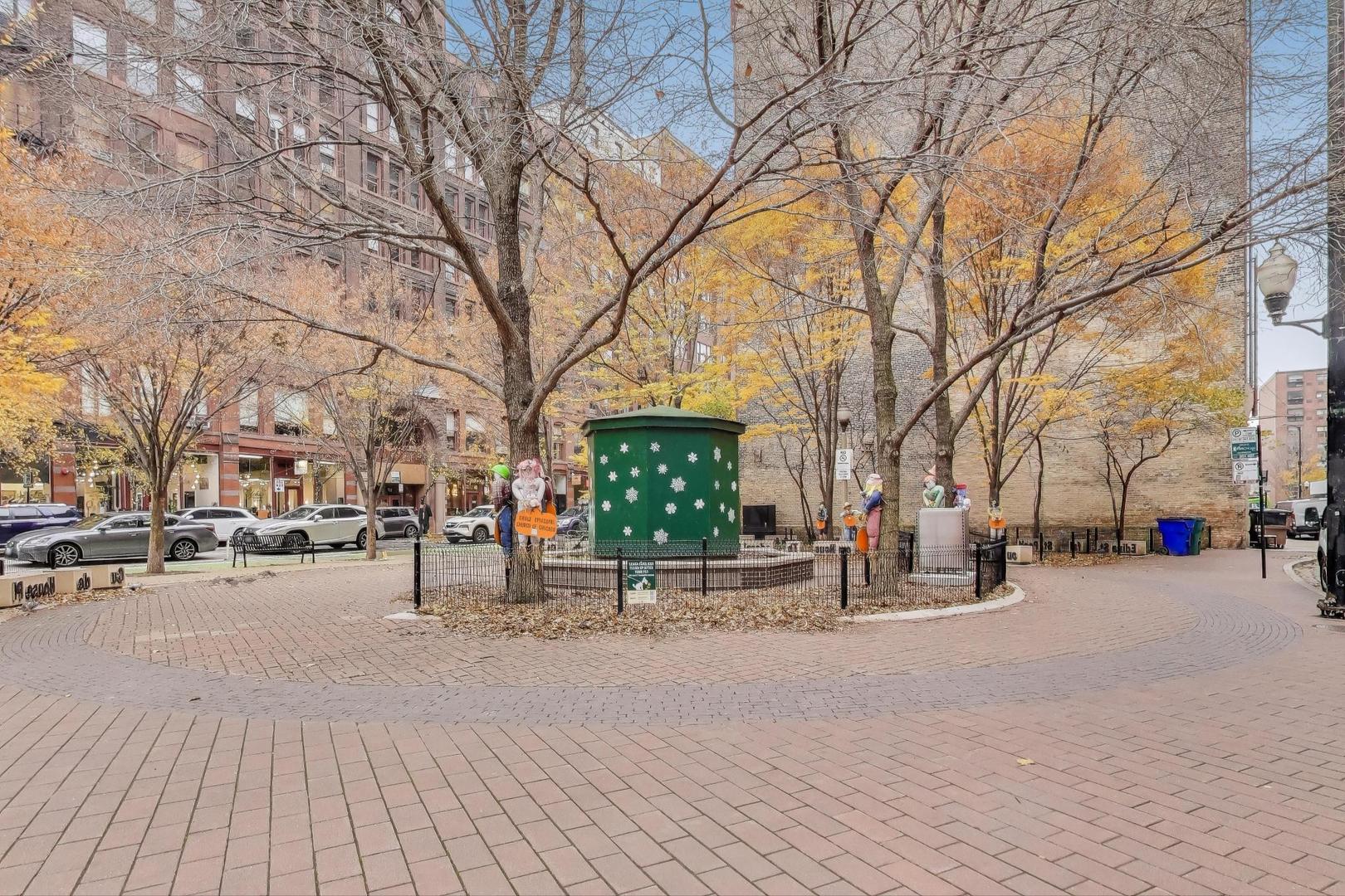780 South Federal Street, Unit 903 Chicago, IL 60605 - Photo 29 of 31 a street view with large trees