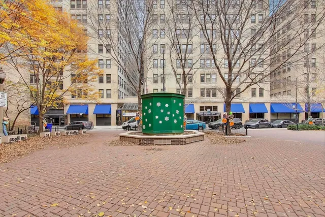 $2,000 | 780 South Federal Street, Unit 903, Chicago, IL 60605