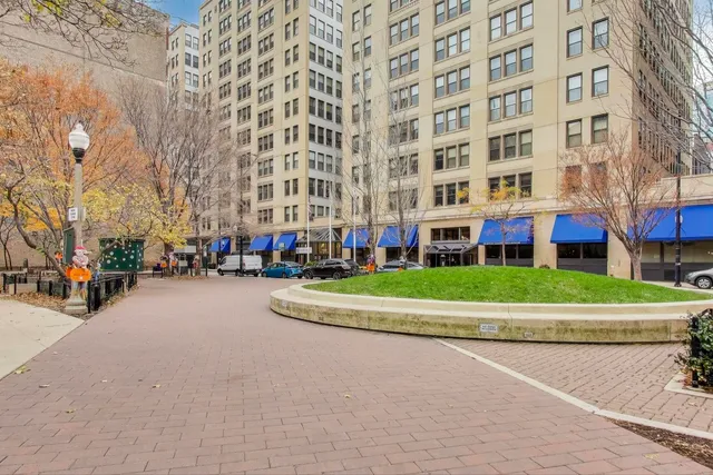 $2,000 | 780 South Federal Street, Unit 903, Chicago, IL 60605