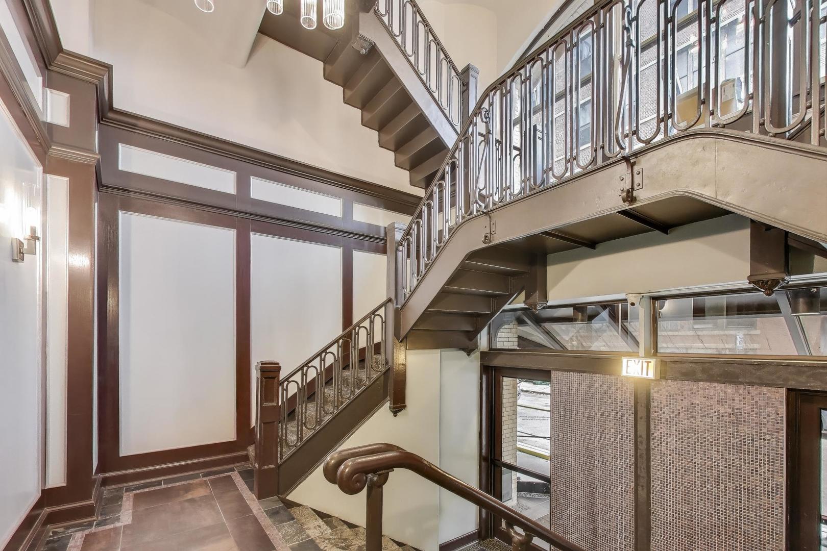 780 South Federal Street, Unit 903 Chicago, IL 60605 - Photo 8 of 31 a view of an entryway