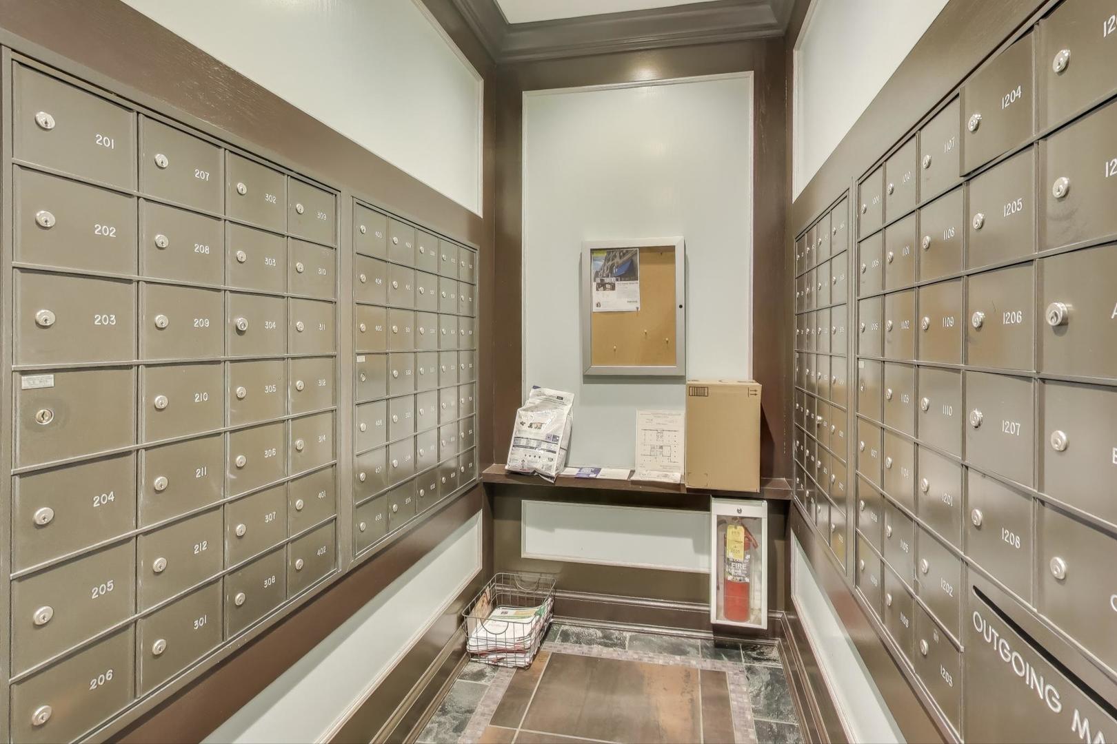 780 South Federal Street, Unit 903 Chicago, IL 60605 - Photo 10 of 31 a view of balcony with a potted plant