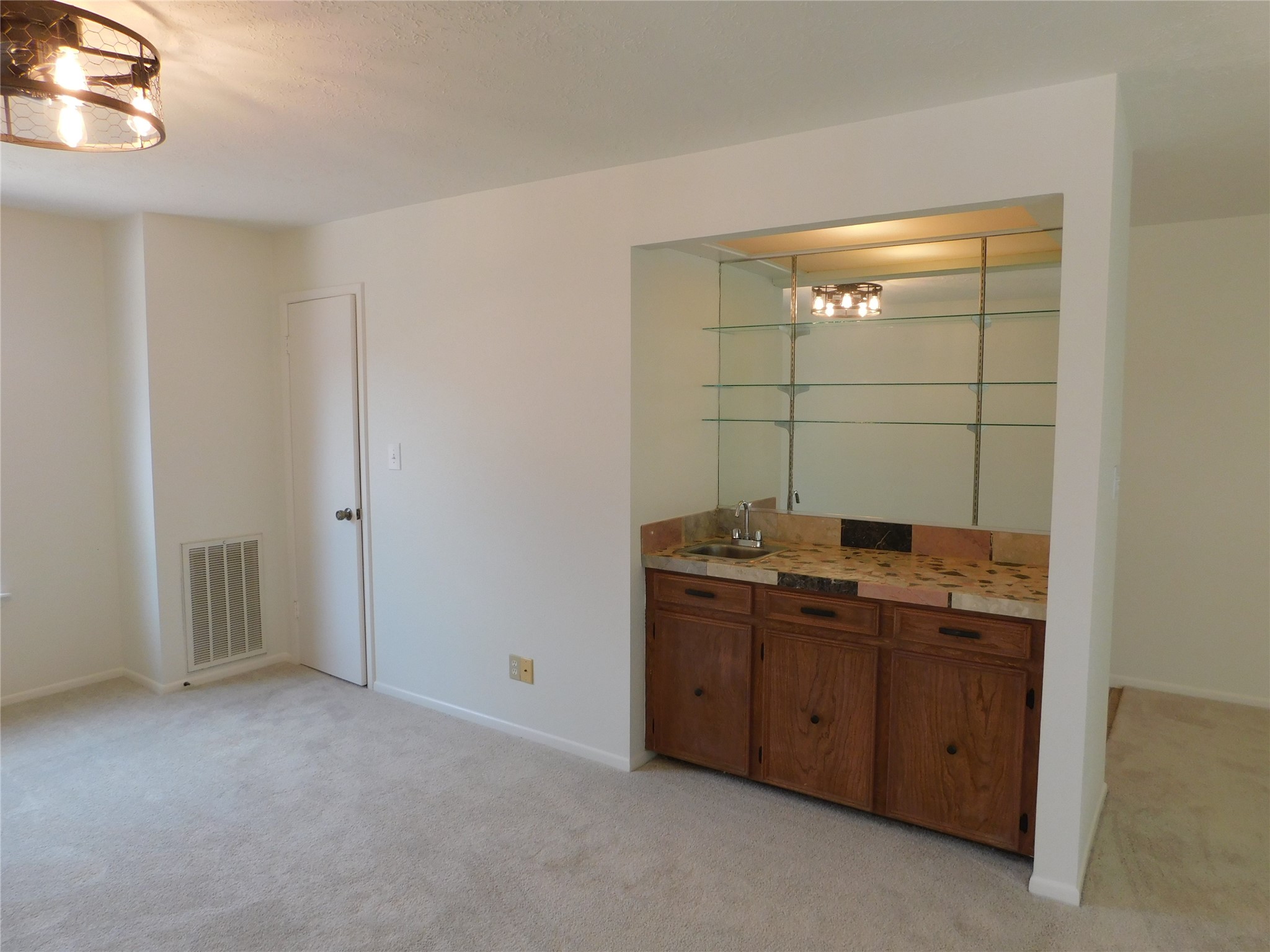 15414 Pleasant Valley Road Houston, TX 77062 - Photo 9 of 11 Gallery Image 9