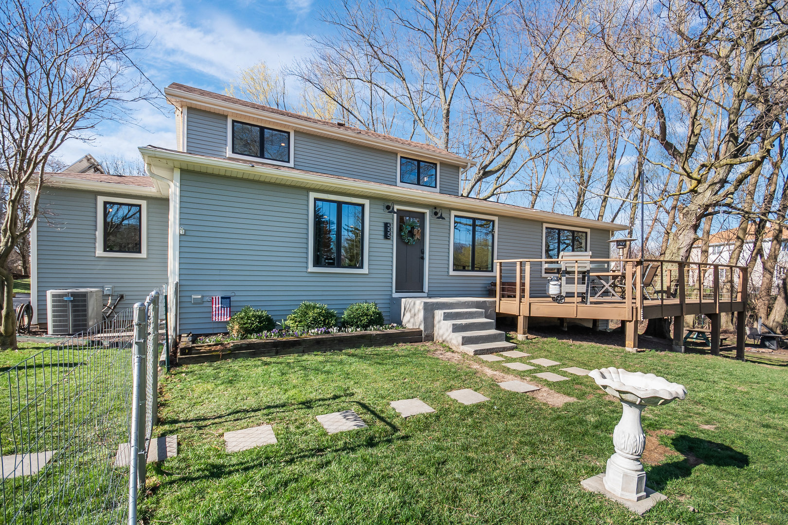 555 Oldfield Road Downers Grove, IL 60516 - Photo 3 of 42 Gallery Image 3