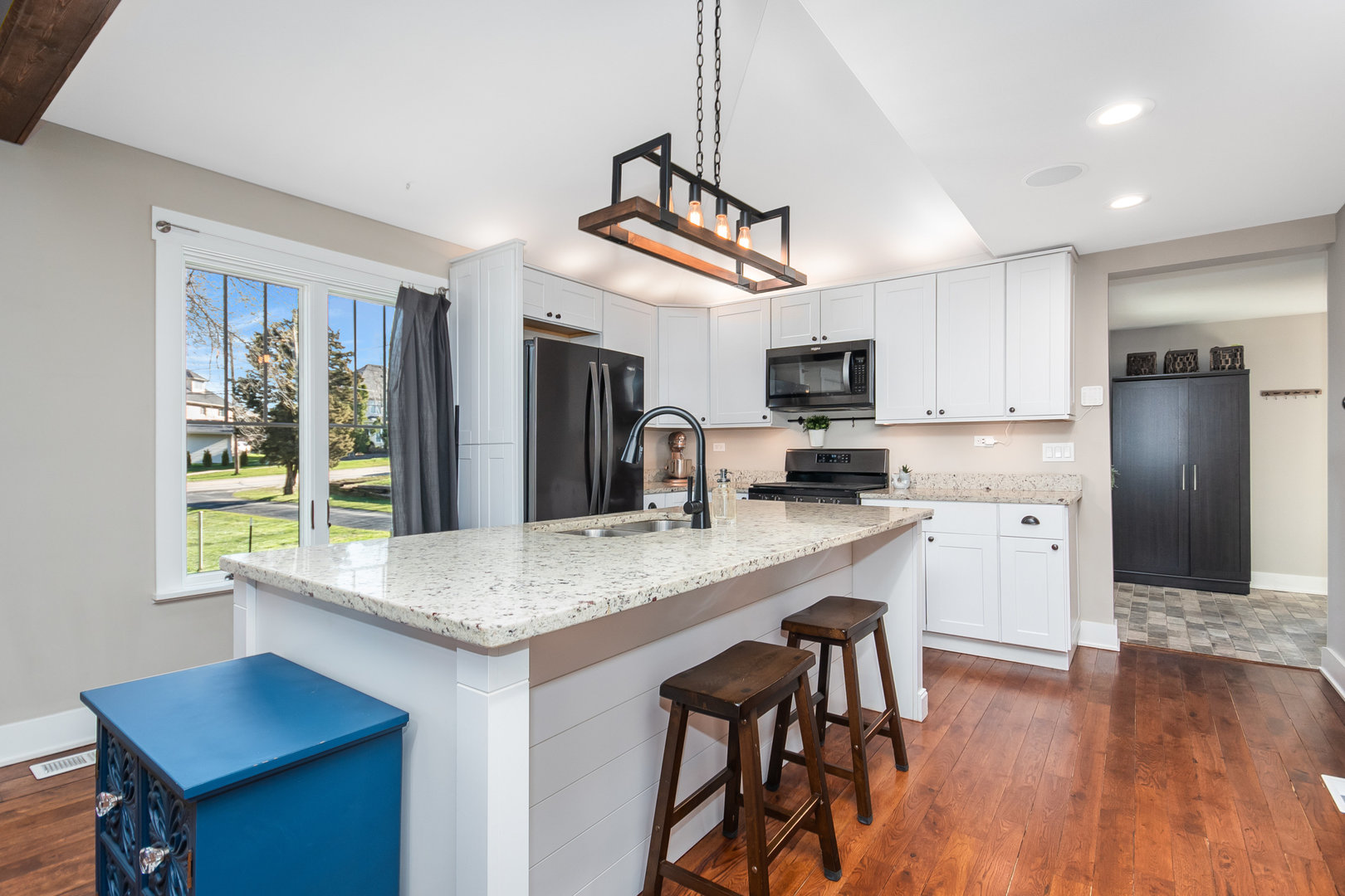 555 Oldfield Road Downers Grove, IL 60516 - Photo 8 of 42 Gallery Image 8