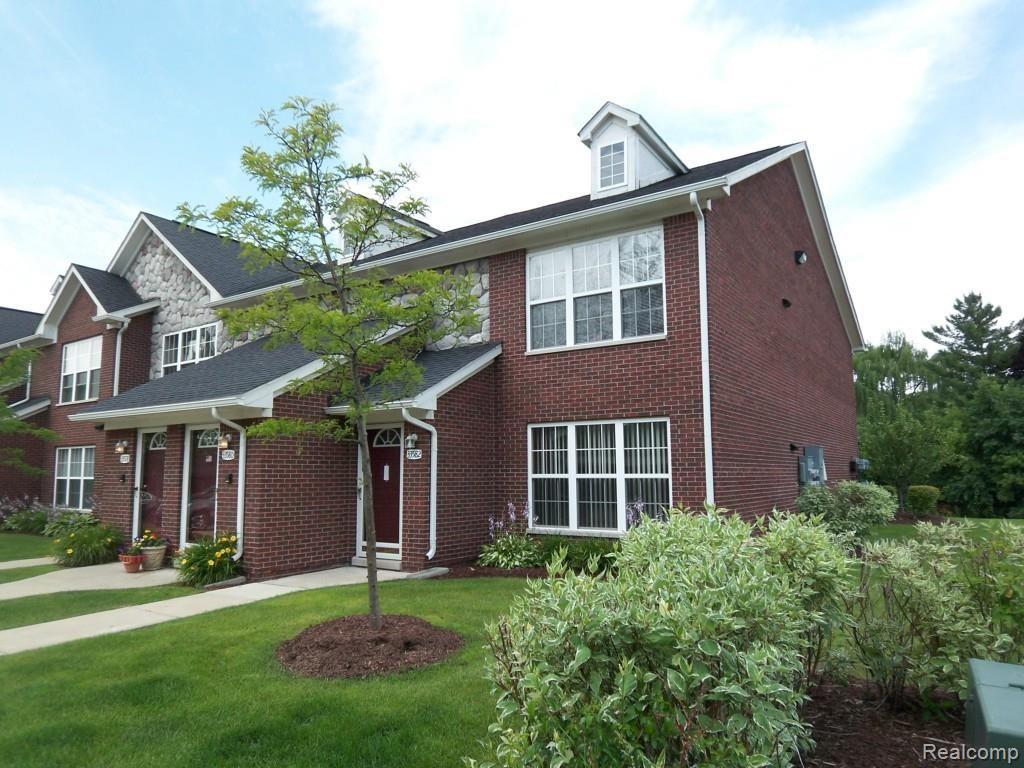 33580 Utica Road Fraser, MI 48026 - Photo 3 of 44 100_7489.jpg