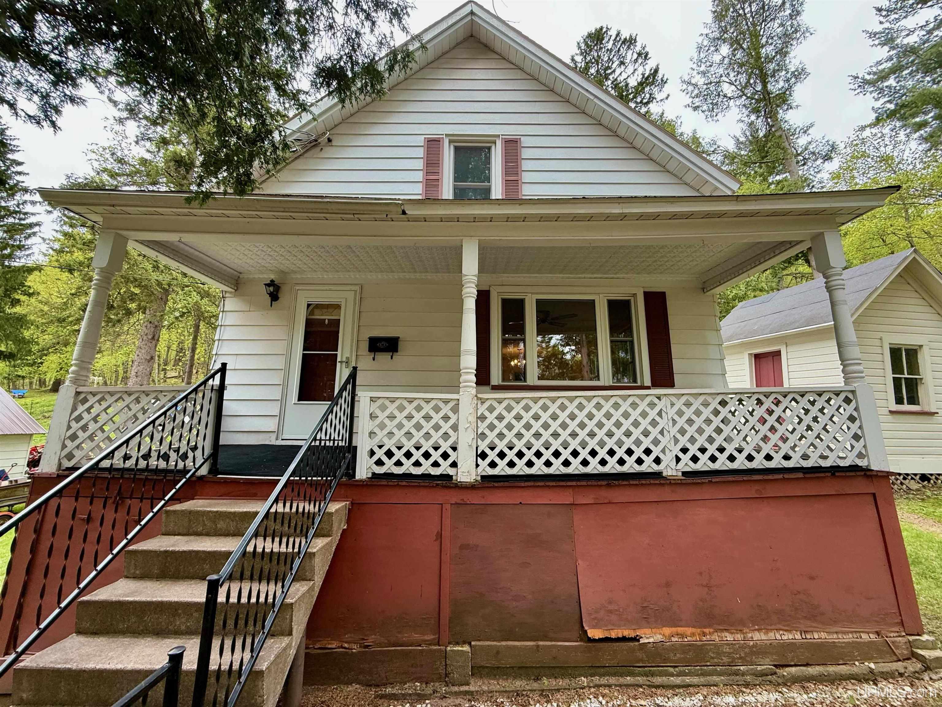 300 Jasper Street Ishpeming, MI 49849 - Photo 2 of 31 Gallery Image 2