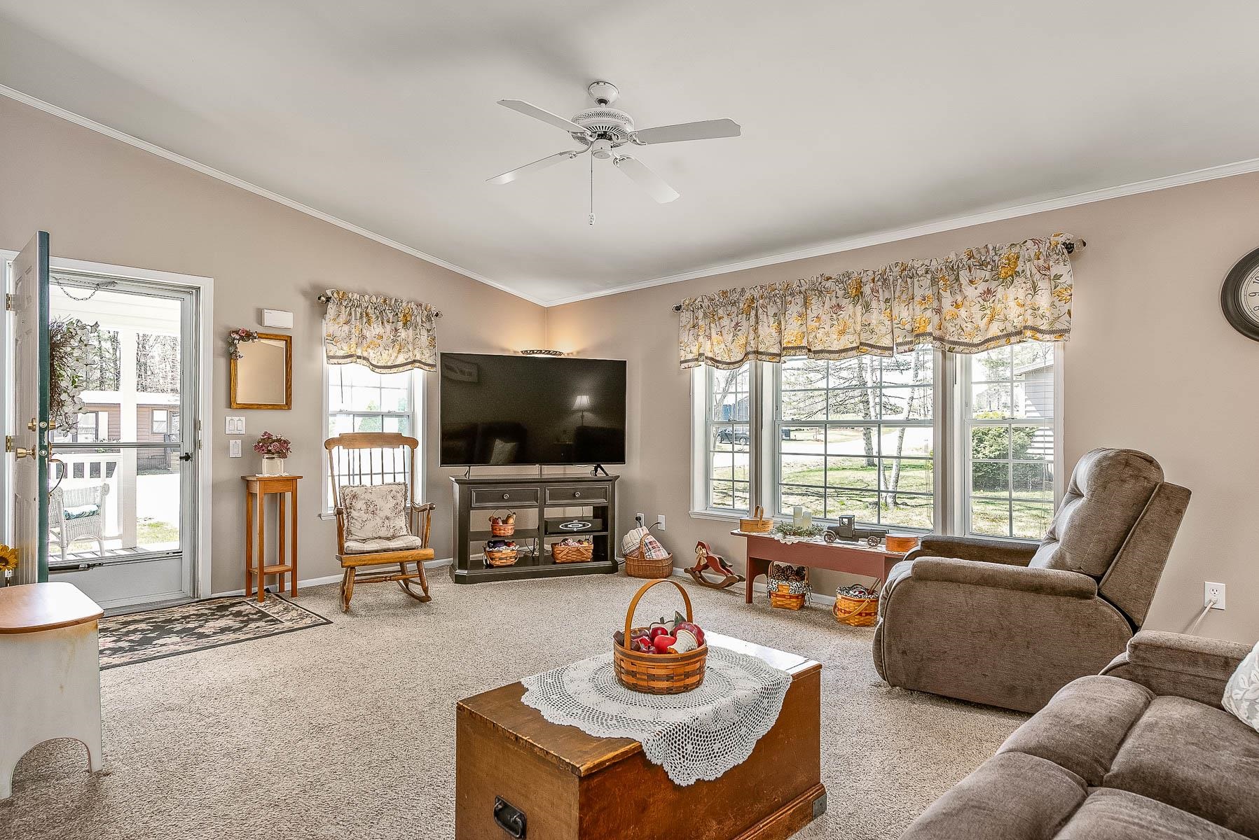 32 Eagle Drive Rochester, NH 03868 - Photo 4 of 36