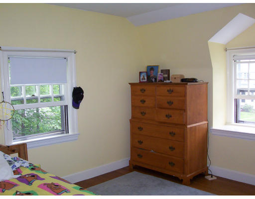 33 Pine Ridge Road Wellesley, MA 02481 - Photo 14 of 27 a room that has a dresser in it