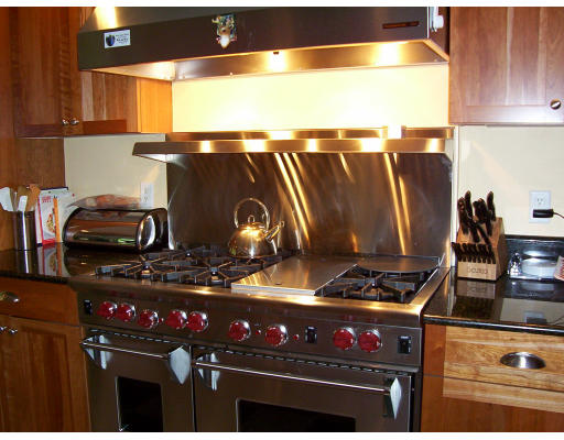 33 Pine Ridge Road Wellesley, MA 02481 - Photo 2 of 27 a kitchen with a stove and a microwave