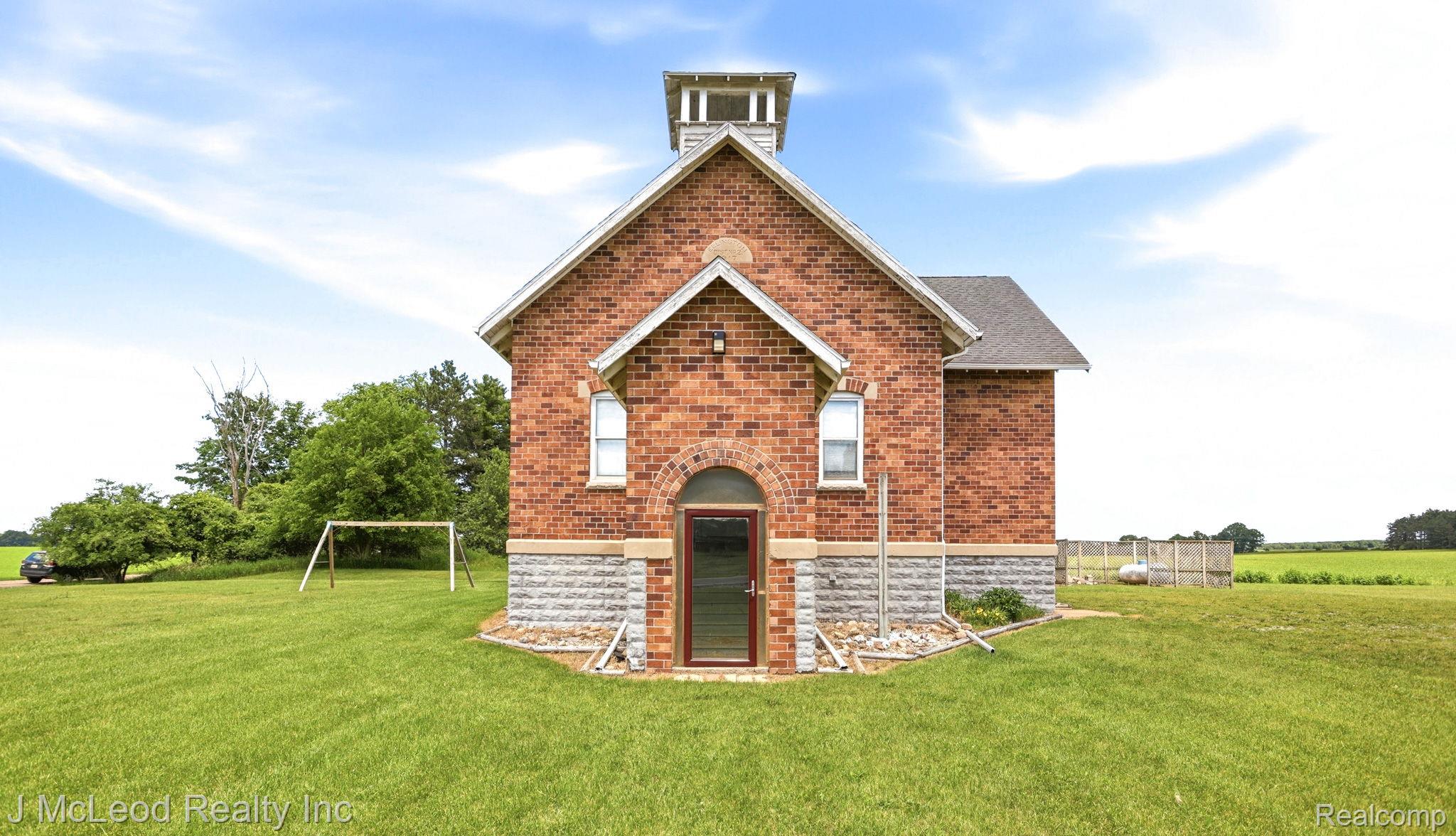 2515 East Akron Road Caro, MI 48723 - Photo 9 of 54 9-web-or-mls-2515 E Akron Rd-15.jpg