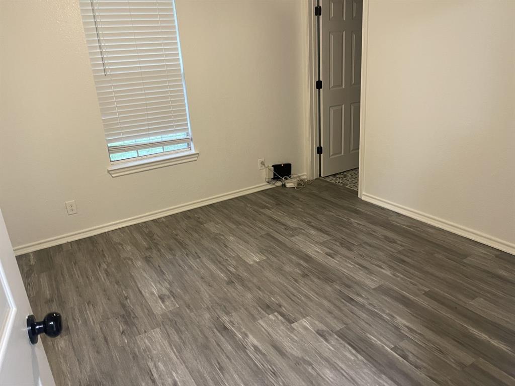 411 Smith Street Bonham, TX 75418 - Photo 8 of 22 Primary bedroom