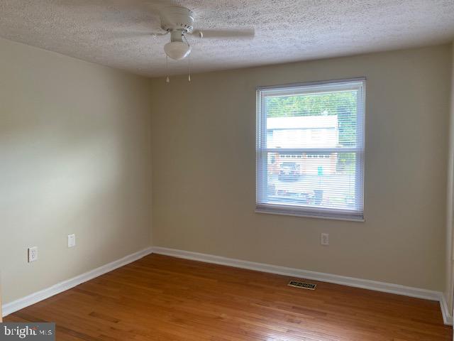 12510 Tove Road Clinton, MD 20735 - Photo 13 of 29 Bedroom 2