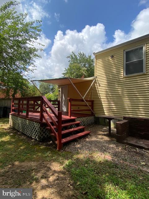 12510 Tove Road Clinton, MD 20735 - Photo 25 of 29 Lower Deck off garage with awning