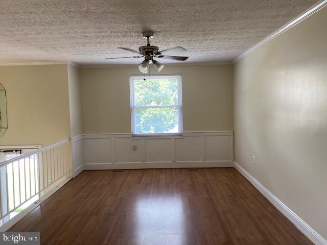12510 Tove Road Clinton, MD 20735 - Photo 7 of 29 Living Room