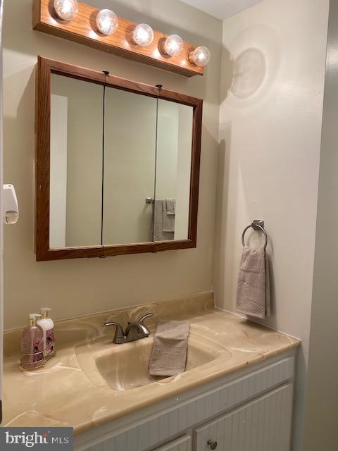 12510 Tove Road Clinton, MD 20735 - Photo 10 of 29 Medicine Cabinet Hall Bath