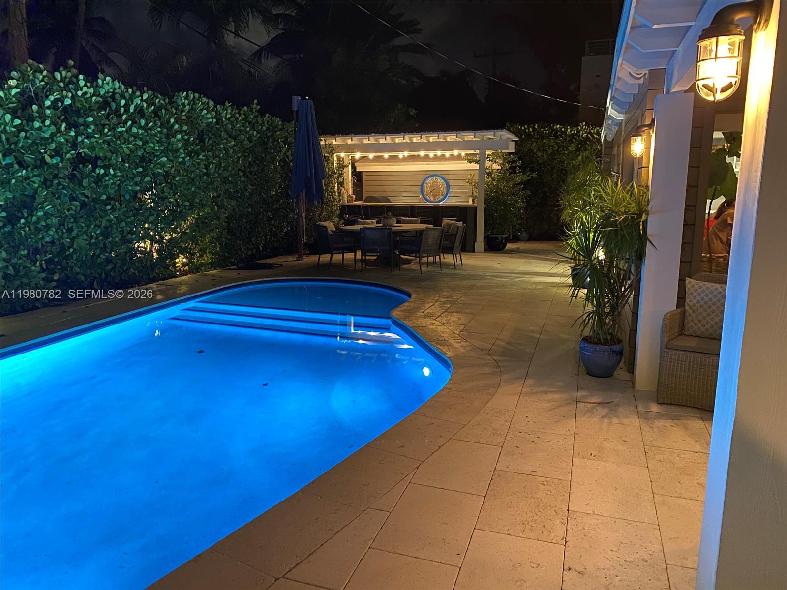 462 Glenridge Road Key Biscayne, FL 33149 - Photo 30 of 32 a view of a indoor basketball court