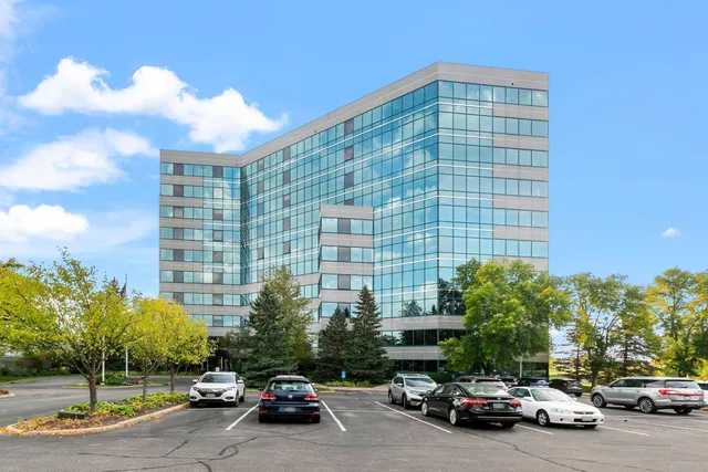 $220,000 | 5601 Smetana Drive, Unit 214, Minnetonka, MN 55343