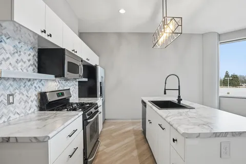 $220,000 | 5601 Smetana Drive, Unit 214, Minnetonka, MN 55343