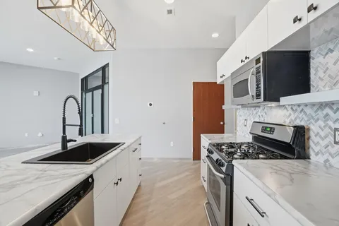 $220,000 | 5601 Smetana Drive, Unit 214, Minnetonka, MN 55343