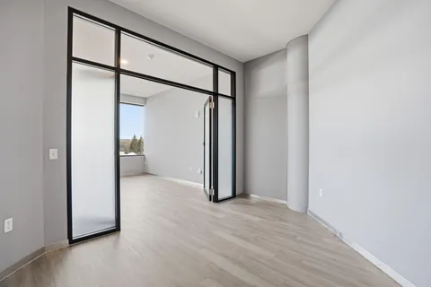 $220,000 | 5601 Smetana Drive, Unit 214, Minnetonka, MN 55343