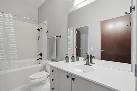 $220,000 | 5601 Smetana Drive, Unit 214, Minnetonka, MN 55343