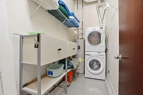 $220,000 | 5601 Smetana Drive, Unit 214, Minnetonka, MN 55343