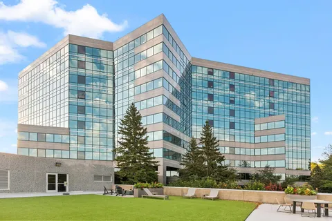 $220,000 | 5601 Smetana Drive, Unit 214, Minnetonka, MN 55343