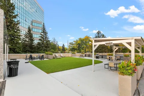 $220,000 | 5601 Smetana Drive, Unit 214, Minnetonka, MN 55343