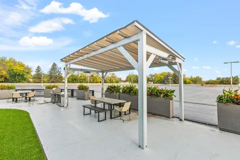 $220,000 | 5601 Smetana Drive, Unit 214, Minnetonka, MN 55343