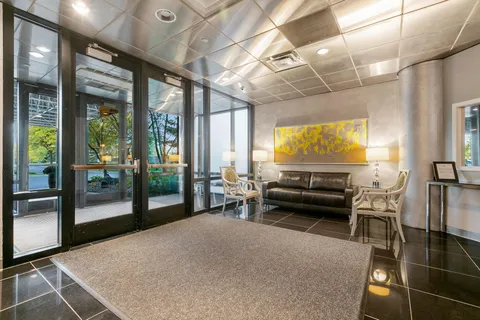 $220,000 | 5601 Smetana Drive, Unit 214, Minnetonka, MN 55343