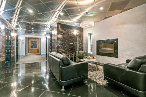 $220,000 | 5601 Smetana Drive, Unit 214, Minnetonka, MN 55343