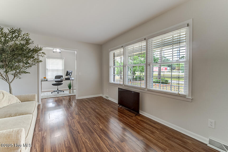 3209 South College Road Wilmington, NC 28409 - Photo 4 of 39 IMG_4609_10_11_12_13