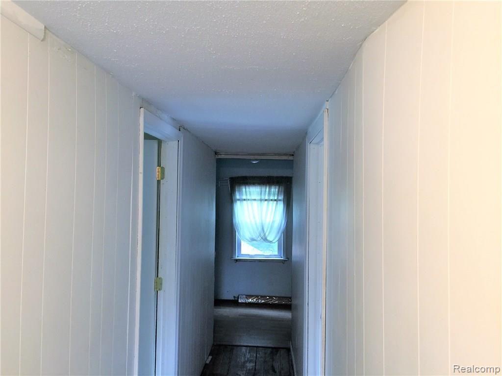 6422 Pontiac Lake Road Waterford, MI 48327 - Photo 15 of 37