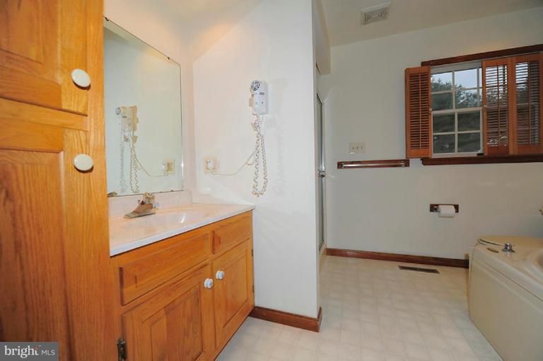 2 Kalten Road Westminster, MD 21158 - Photo 13 of 30 Master Bath