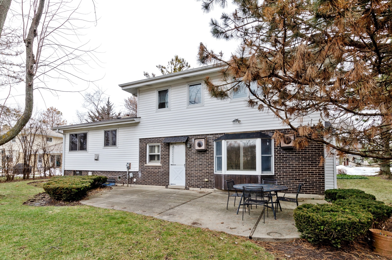 29 Ferndale Road Deerfield, IL 60015 - Photo 14 of 15 a backyard of a house with table and chairs