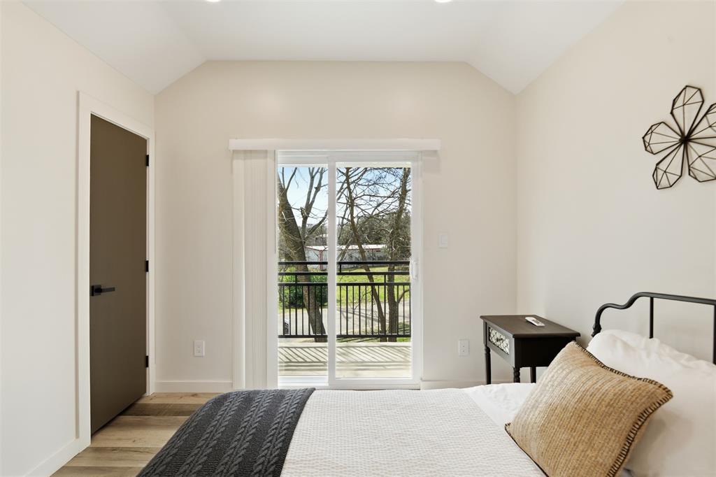 521 York Street Athens, TX 75751 - Photo 26 of 34 a bedroom with a bed and a window