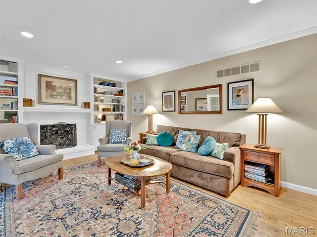 $625,000 | 1672 Ansonborough Drive, Chesterfield, MO 63017