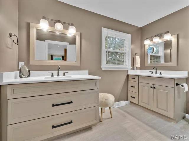 $625,000 | 1672 Ansonborough Drive, Chesterfield, MO 63017