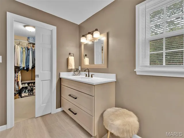 $625,000 | 1672 Ansonborough Drive, Chesterfield, MO 63017